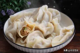 冬至吃饺子，东北人最爱酸菜馅，这样调馅，酸香味美，吃了忘不掉图片