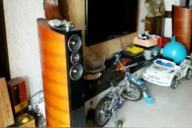 老婆不工作不做家务，天天就是玩手机，新房入住一年变成垃圾场图片