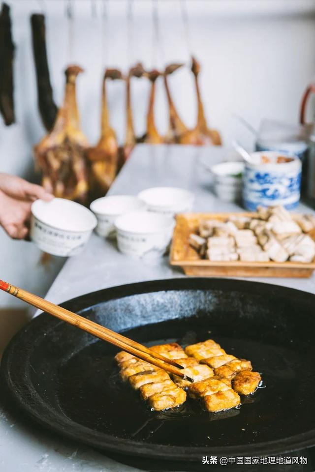 在中国，为什么北方的臭豆腐一枝独秀，南方的臭豆腐百花齐放？