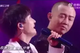 周深周延在《天赐的声音3》演唱的金曲《玫瑰少年》引起网络争议图片