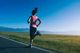 散步时别只知道走路！抽空拍拍身上的“长寿机关”，打通经络更受益图片