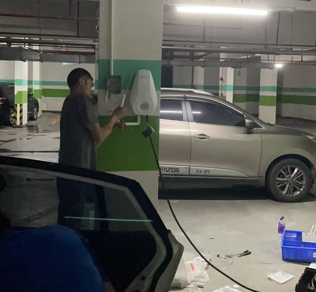 想买新能源车的一定要知道，安装充电桩的麻烦事