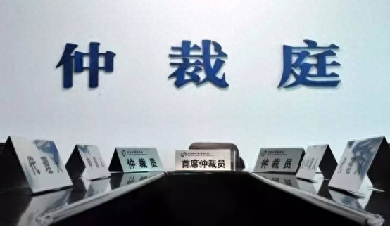 空姐机舱内穿情趣内衣拍照，发布称：超级舒服！网友：全脱算了