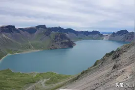 一池天水入云间——带你认识一下云雾缭绕、美轮美奂的长白山天池图片