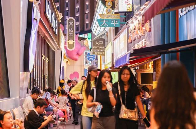 贵阳太平路，越夜越精彩！
