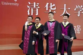 清华男生接受采访，却因“不修边幅”引人关注，好似第二个韦东奕图片