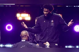 出战20秒！字母哥开场暴扣，主动申请下场，欧文人情世故满分图片