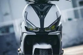 QJMOTOR 小排量踏板鸿125，配ABS+TCS系统，1.7L实打实省油图片