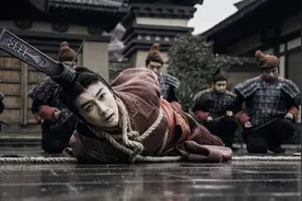 秦始皇车裂嫪毐，被其母赵姬痛骂，嫪毐为何能让赵姬如此痴迷？图片