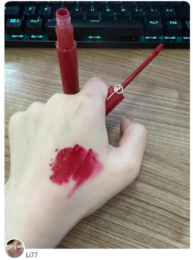 ������ǣ�������Ұ�����ı���ں�ɫ�Űɣ���������