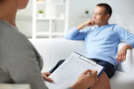 男人虽能正常勃起，但硬度却不够，该怎么办？图片