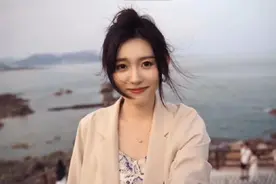 「白羽娘の壁纸柜」小红车壁纸推荐：此歌一响 我们的故事开场图片