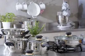 炒菜锅：铁锅、不粘锅、不锈钢锅、砂锅、铝锅，哪种锅更值得买？图片