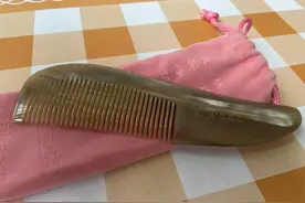 美容神器：梳子图片