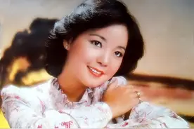 歌后邓丽君：6岁在夜市卖唱，5段感情只开花不结果，42岁与世长辞图片