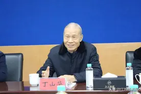 溧阳市领导走访企业，祝贺上上电缆销售突破300亿图片