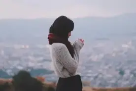 一个人走路的样子，暴露了他的修养图片