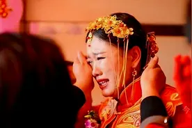 50万彩礼娶了黄花大闺女，新婚夜解开她衣扣，我当场崩溃提出离婚图片