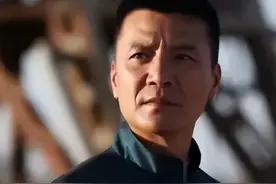 圈里最牛的8位“后爹”，为继子放弃生育、接盘私生子，气量真大图片