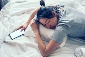 妻子和初恋旧情复燃，丈夫竟设局追求妻子情人的老婆，失控的恋情图片