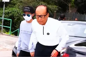 李思德：李嘉诚长孙女，22岁继承700亿家产，梁洛施3个儿子难出头图片