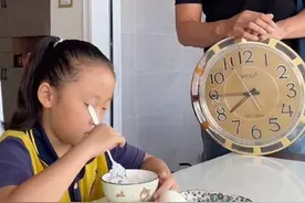 被央视点评的网红父女，“演出”了为人父母的最高境界图片