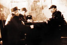军长和政委是平级干部，谁的实际权力更大？告诉你真正过硬的标准图片