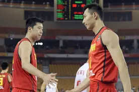 08年奥运会，王治郅场均8分4篮板，姚明和易建联什么表现？图片