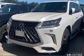 深圳小伙花228万买辆雷克萨斯LX570，贴车衣时，说出为何不买揽胜图片