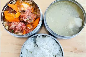 河南婆婆给儿媳妇送饭，馋哭无数网友：这样的婆婆可以来一打吗？图片