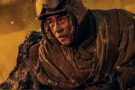 《水门桥》中的“伍万里”是如何从一个新兵蛋子变成一名英雄的图片