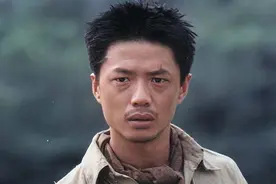 段奕宏：父亲撑起他的前途，如今功成名就他让母亲晚年充满欢笑图片