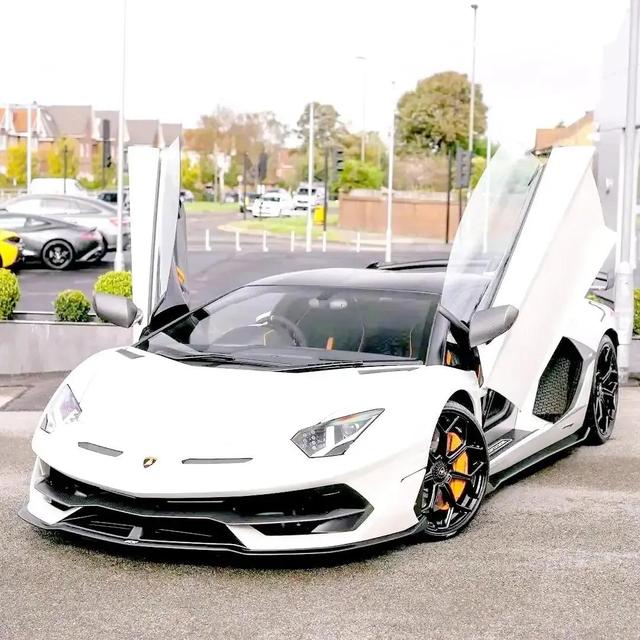 全屏超高清的超跑豪车壁纸 .欣赏一下 ！#创作灵感