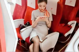 色胆包天!男子在机上摸空姐大腿遭警告，国航:零容忍已展开调查图片