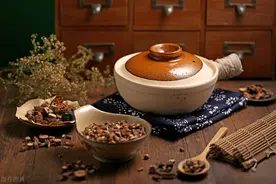 老昌辉：滋阴活血风乃去，肤润鱼鳞病自消图片