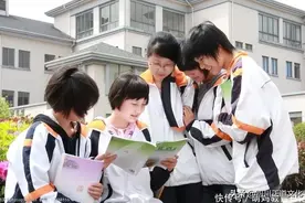 人教版教材插图事件，一张图看懂吴勇背后的关系网，网友：原来如此图片