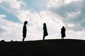 心理学家：永远不要和“至亲”的兄弟姐妹走太近图片