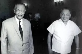 79年一越南老人深夜向中国使馆求助，华国锋：不惜代价，带回中国图片