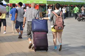 “你一个月，花光了家里半年的积蓄”：母亲的哭诉，听后让人落泪图片