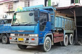 乡间工地的日式老卡车 丨 日野细鹰Hino Profia & 三菱扶桑The Great图片