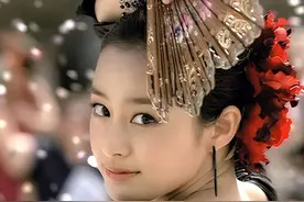 天才美女金泰熙：漂亮还是学霸，37岁下嫁巨星，结婚6年恩爱如初图片