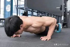 俯卧撑一次性做多少个才算达到标准？来看看你是否达标了图片