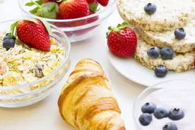 中国人均肉类摄入量为70千克/年，远超标准，网友：美国为101千克图片