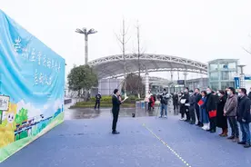 崇州至重庆首班列车 D6196崇州出发图片