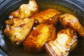 老一辈留下储存猪肉的“土方法”，比腊肉还香，放一年不臭也不烂图片