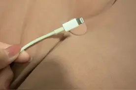 iPhone漏电引用户吐槽，苹果客服回应！图片