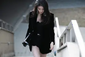 渐行渐远的花场图片