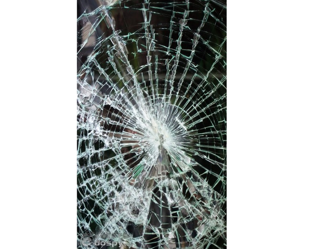 手机屏幕碎裂后 , 建议大家尽早更换