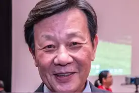 多年发妻和中年真爱，寇世勋如何让两个老婆，相安无事生活27年？图片