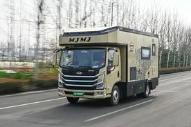 上汽H500原厂空气悬挂，独立厨房配大炕，美景美家卡居500房车图片